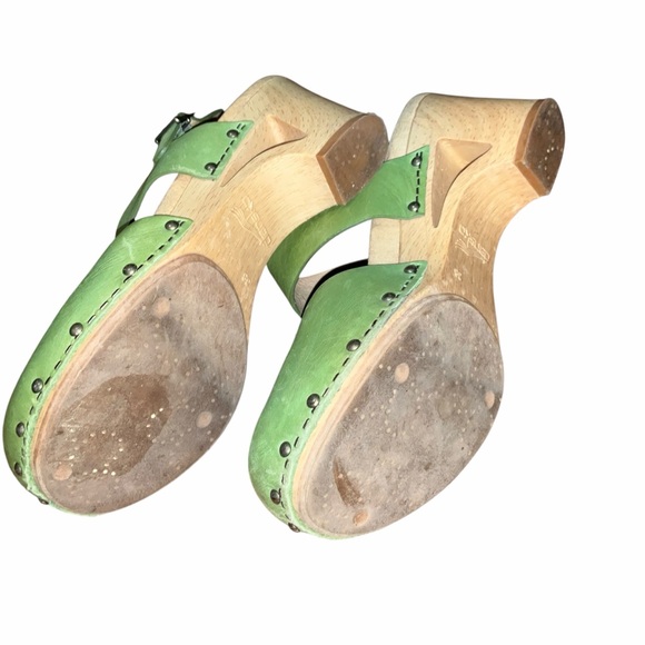 Dansko Green Leather Mary Jane Clogs Women’s - Picture 2 of 3